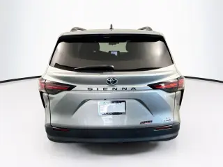 Toyota Sienna 2021 LE 8-Pasajeros 4dr Mini-Van