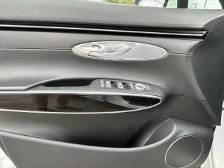 Genesis GV70 2025 AWD 2.5T Estándar 4p SUV
