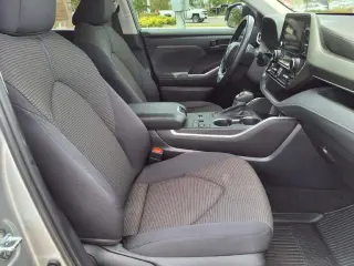 Toyota Highlander Hybrid 2023 LE 4dr SUV