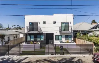 2-BED 2BATH APT IN CENTRAL LA