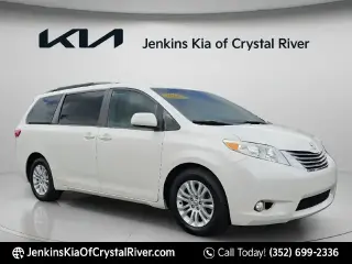 Toyota Sienna 2017 XLE 7-Pasajeros Asiento de Acceso Automático 4dr Mini-Van