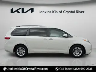 Toyota Sienna 2017 XLE 7-Pasajeros Asiento de Acceso Automático 4dr Mini-Van