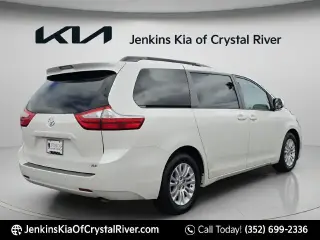 Toyota Sienna 2017 XLE 7-Pasajeros Asiento de Acceso Automático 4dr Mini-Van
