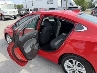 2019 Chevrolet Cruze 4dr Sdn LT