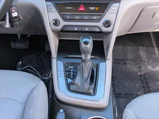 Hyundai ELANTRA 2018 SEL 4p Sedan (EE. UU.)
