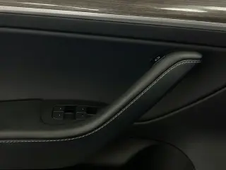 Tesla Model 3 2023 4dr Sedan