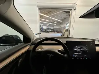 Tesla Model 3 2023 4dr Sedan