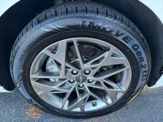 Genesis GV70 2025 AWD 2.5T Estándar 4dr SUV