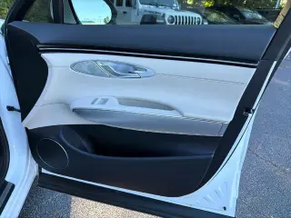 Genesis GV70 2025 AWD 2.5T Estándar 4dr SUV