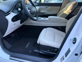 Genesis GV70 2025 AWD 2.5T Estándar 4dr SUV