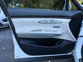 Genesis GV70 2025 AWD 2.5T Estándar 4dr SUV