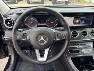 Clase E Mercedes-Benz 2018 E 300 4dr Sedán