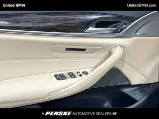 Sedán BMW 5 Series 2022 530i 4 puertas