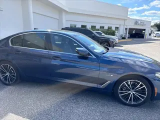 BMW Serie 5 2023 530e 4p Sedan