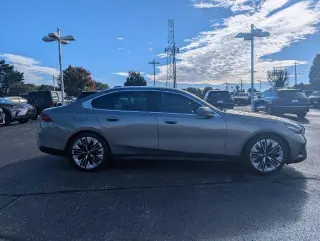 BMW i5 2024 eDrive40 4p Sedana