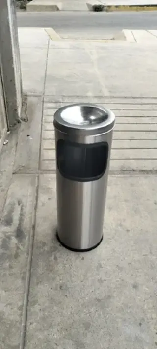 Tachos y papeleras de acero in