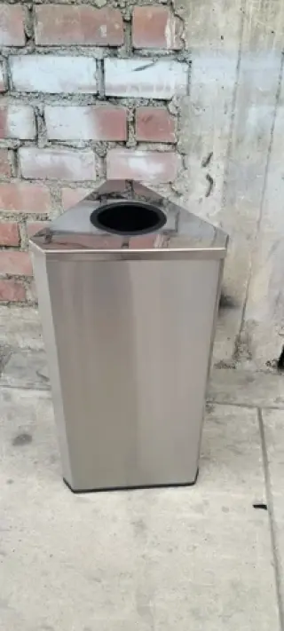 Tachos y papeleras de acero in