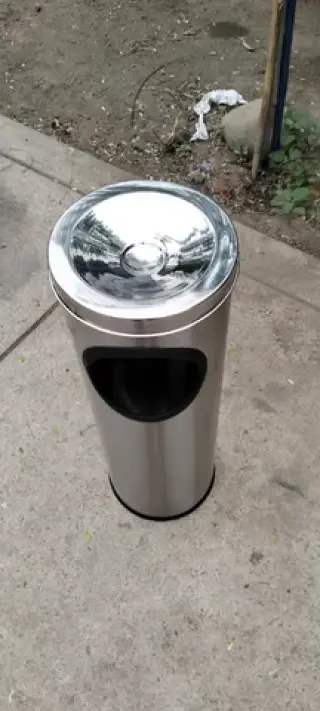 Tachos y papeleras de acero in