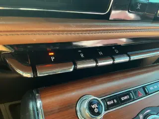 Lincoln Aviator 2023 AWD Reserve 4dr SUV