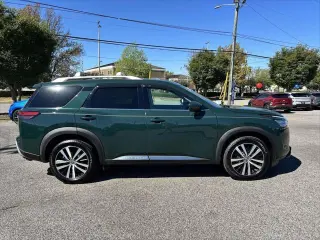 Nissan Pathfinder 2023 AWD Platinum 4p SUV