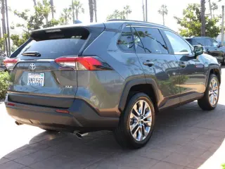 Toyota RAV4 2019 XLE Premium 4dr SUV