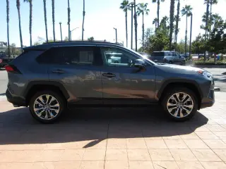 Toyota RAV4 2019 XLE Premium 4dr SUV