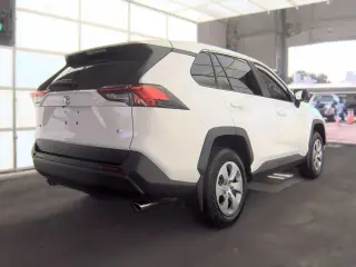 Toyota RAV4 2025 LE 4p SUV
