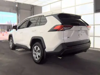 Toyota RAV4 2025 LE 4p SUV
