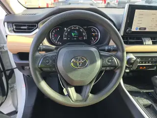 Toyota RAV4 2025 LE 4p SUV