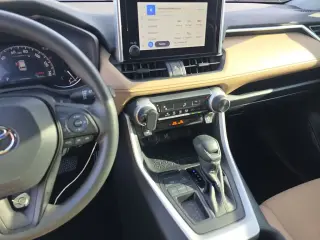 Toyota RAV4 2025 LE 4p SUV