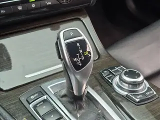 Serie 5 BMW 2012 528i Sedan 4p.