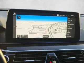 Serie 5 BMW 2023 TRACCIÓN EN LAS CUATRO RUEDAS 530i xDrive Sedán 4 puertas