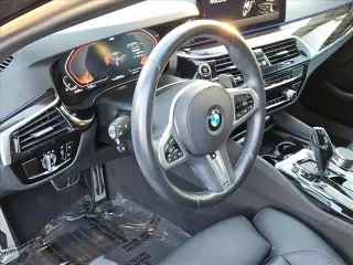 Serie 5 BMW 2023 TRACCIÓN EN LAS CUATRO RUEDAS 530i xDrive Sedán 4 puertas