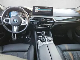 Serie 5 BMW 2023 530e 4dr Sedán