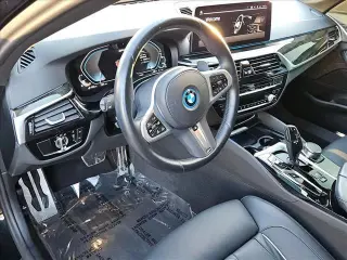 Serie 5 BMW 2023 530e 4dr Sedán
