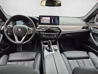 Sedán BMW 5 Series 2023 530i 4 puertas
