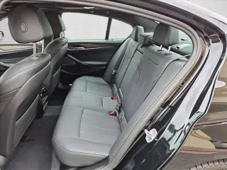 Sedán BMW 5 Series 2023 530i 4 puertas