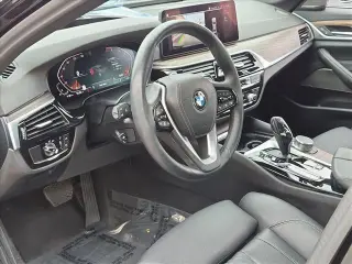 Sedán BMW 5 Series 2023 530i 4 puertas