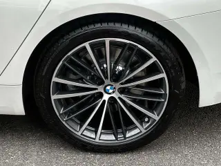 Serie 5 BMW 2023 tracción en todas las ruedas 530i xDrive sedán 4 puertas