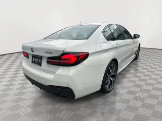 Serie 5 BMW 2022 tracción en todas las ruedas 530i xDrive sedán de 4 puertas