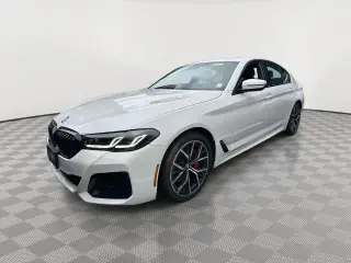 Serie 5 BMW 2022 tracción en todas las ruedas 530i xDrive sedán de 4 puertas