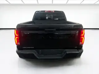 Chevrolet Colorado 2023 4x2 LT 4p Cabina de tripulación 5 pies ST