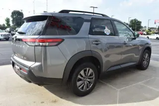Nissan Pathfinder 2024 AWD SV 4dr SUV