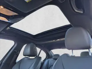 BMW Serie 3 2021 330e 4dr Sedán