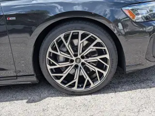 Audi A8 L 2022 AWD quattro 55 TFSI Sedán 4p