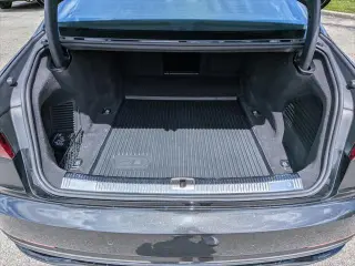 Audi A8 L 2022 AWD quattro 55 TFSI Sedán 4p