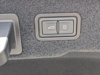 Audi A8 L 2022 AWD quattro 55 TFSI Sedán 4p