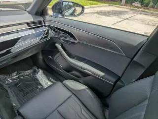 Audi A8 L 2022 AWD quattro 55 TFSI Sedán 4p
