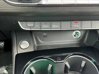 Audi A4 2024 AWD quattro S línea Premium Plus 45 TFSI 4p Sedan