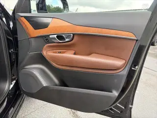 Volvo XC90 2023 AWD B6 Plus Bright Theme 7-Passenger 4dr SUV